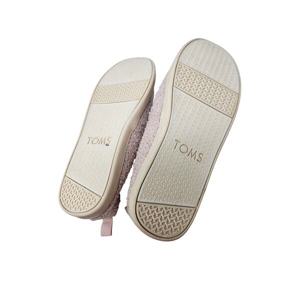 NEW Toms 4 Y Pink Fuzzy Fleece Slip On Flat Back to School Alpargata Casual - Picture 2 of 5
